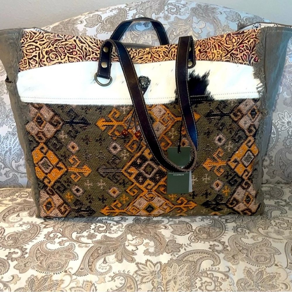 MYRA- PAREA WEEKENDER BAG